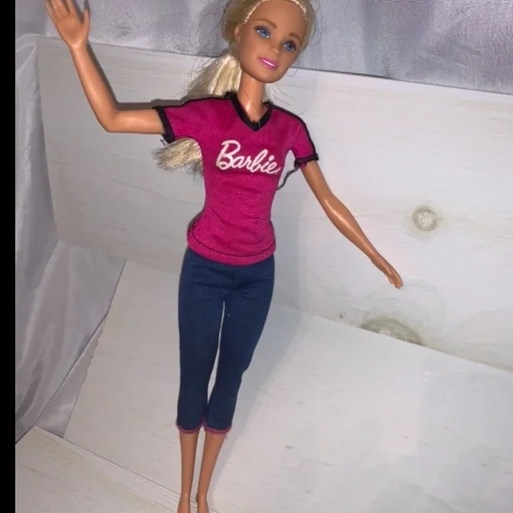 Barbie Careers Soccer Player Doll - Picture 9 of 10